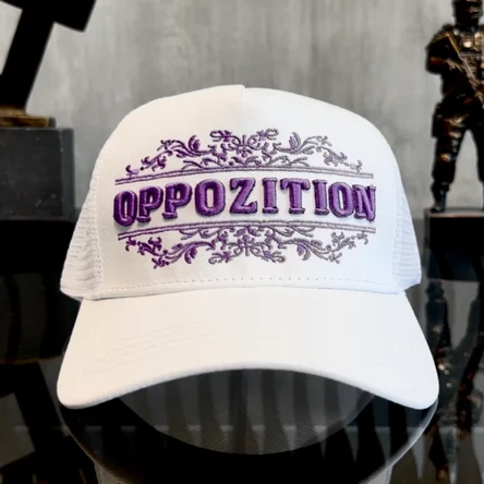 Бейсболка "Oppоzition" белая